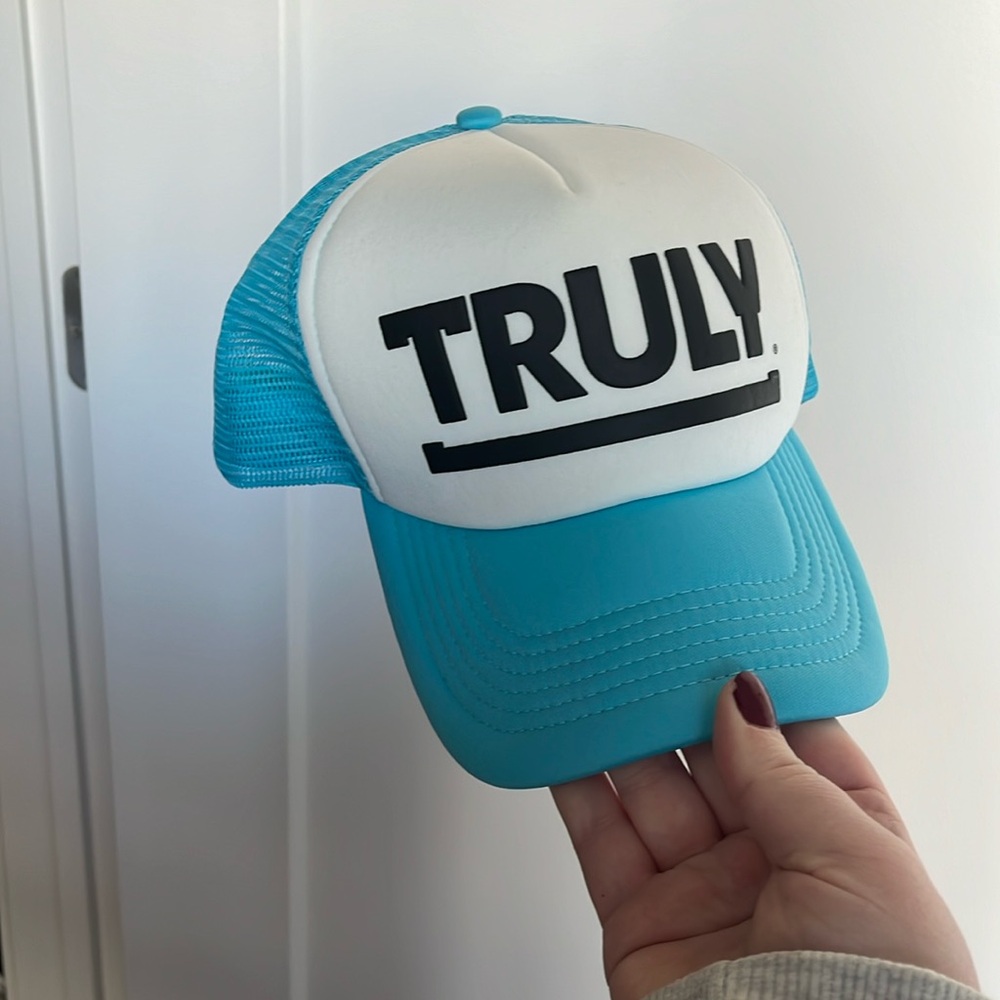Truly trucker hat never worn